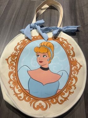 Cinderella Portrait Round Tote Bag in Cream and Light Blue